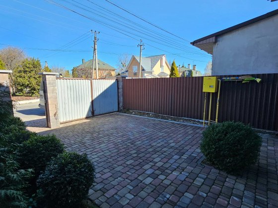 Продам таунхаус середній на 4 кімнати Петропавловская Борщаговка