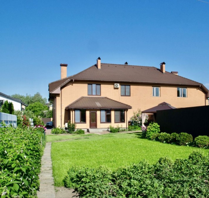 Продаж капітального будинку з ремонтом та меблями 285м2,10 соток,гараж - фото 1