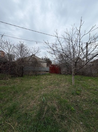 Алексеевка.Ул.Боевая участок 9 соток.Все центральн комуникации.Место супер. - фото 1