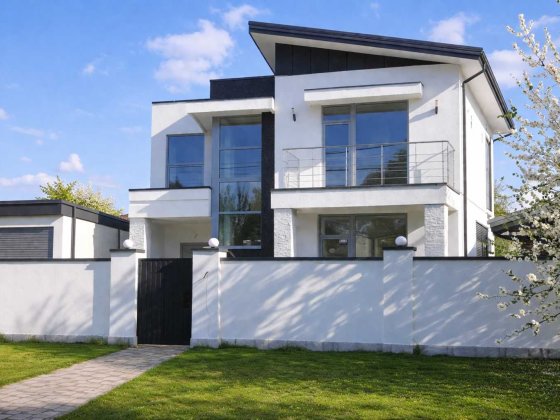 Сучасний будинок у стилі хай-тек з панорамними вікнамию на 13 сотках Петропавловская Борщаговка