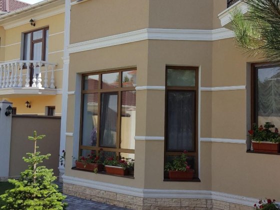 Капитальный дом из красного кирпича с бассейном и гаражом. Одеса