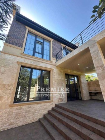 Дом 220 м2 с участком 3 сотки пл Толбухина - фото 1