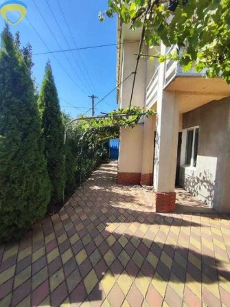 Дом два этажа,  с гаражом и участком 6 соток на Боровского - фото 1
