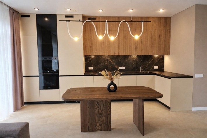 Дкплекс з ремонтом та власним подвірям! - фото 1