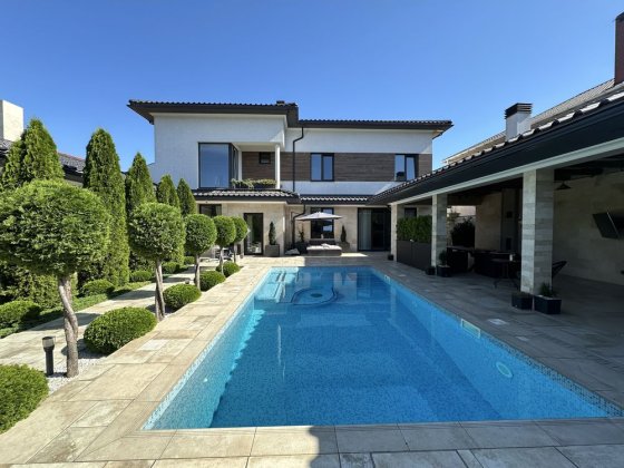 Совиньон. Дом 350кв.м. Участок 10 соток. К морю 5-7 минут пешком. Одеса