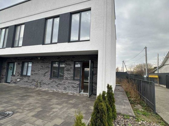 Продається кутовий таунхаус з двориком у Петропавлівській Борщагівці Петропавлівська Борщагівка