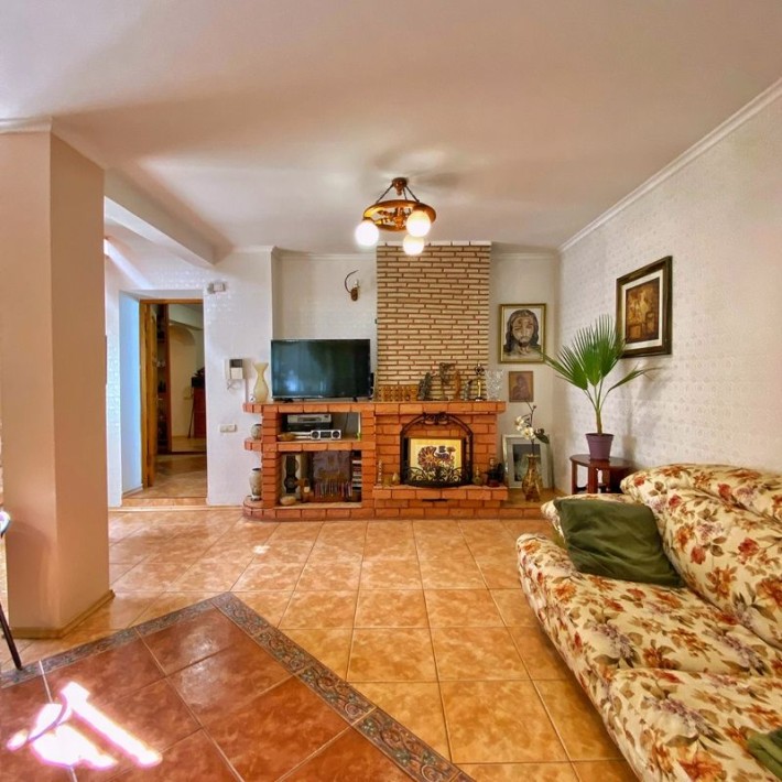 Дом на улице Абрикосовая с сауной и бассейном - фото 1