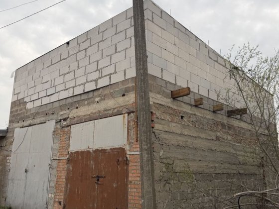 Продам 2 гаражи разом (бокс) 9 метрів, 2 поверхи, високі ворота, район АВТОРИНОК