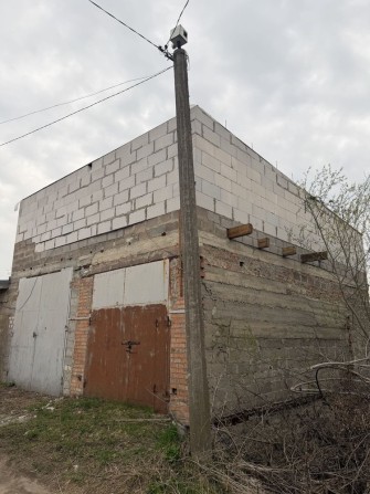 Продам 2 гаражи разом (бокс) 9 метрів, 2 поверхи, високі ворота, район АВТОРИНОК - фото 1