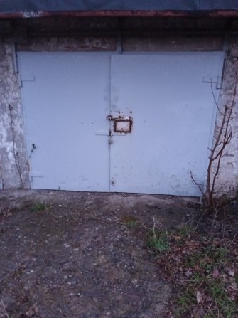 Гараж. Крыша перекрыта. Ворота утеплены. Яма отдельно, погреб отдельно - фото 1