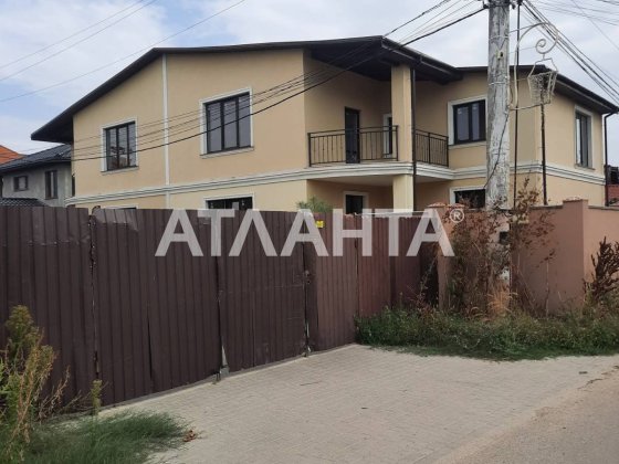 Современный дом на застроенной улице в Царском селе Одеса