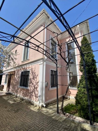 Капитальный дом в городе+ гостевой дом! 10 минут к морю! - фото 1