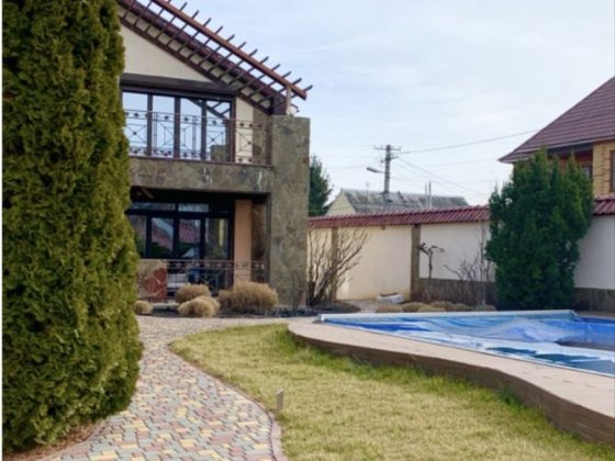 Дом на 8 сотках земли с ремонтом и бассейном на 7ст.Б.Фонтана. Одесса