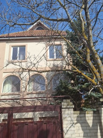 В продаже добротный капитальный дом в Совиньоне 1. - фото 1