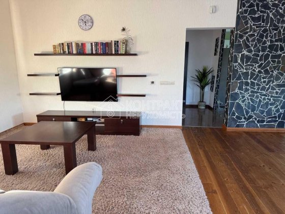 Гарненький будинок на Павленках Ньютона 22 поликлиника Сертификат ЕКС Харьков