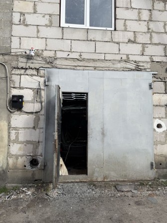 Продам дво поверховий гаражв Світанок + з інструментом та двома мерседесами - фото 1