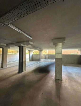 Паркомісце для авто поруч ТРЦ Південий - фото 1