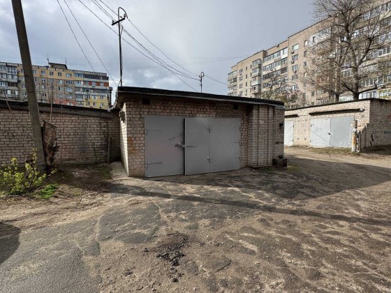 Продам цегляний ГАРАЖ  на дві машини жм Сонячний  р-н Вавілону Днепр