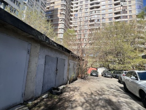 Гараж с ямой продажа ул. Жилянская Дипломат Холл Центр