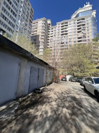 Гараж с ямой продажа ул. Жилянская Дипломат Холл Центр - фото 1