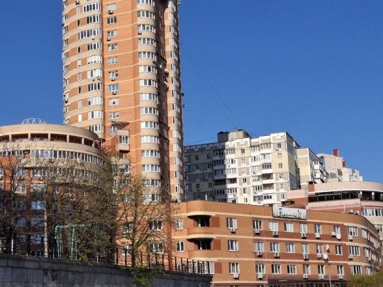 Продаж паркомiсця на Срiбнокiльськiй,12 Киев