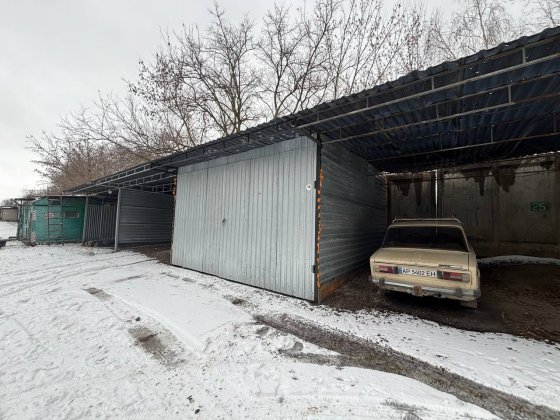 Продам два критих міста на стоянкі "Мотор 6" Тепличное