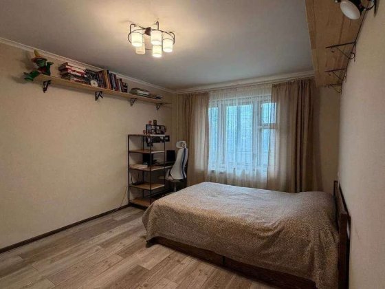 Пропонується до продажу  1-кімнатна квартира з ремонтом!Деснянський район, вул. Закревського, 5