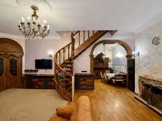 Продаж 6К дворівневої квартири по вул Б. Хмельницького, 32, Шевченківський район, Правий берег, Цент