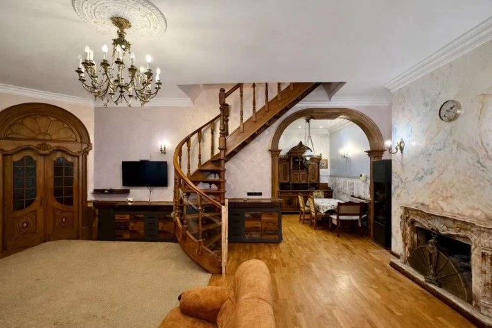 Продаж 6К дворівневої квартири по вул Б. Хмельницького, 32, Шевченківський район, Правий берег, Цент - фото 1