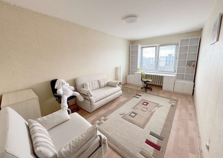 Продаж 3-к квартири вул. Милославська 4 - фото 1