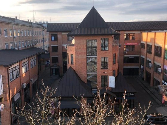 Продається простора трикімнатна квартира в центрі міста. Номер мобільного, Вайбер, WhatsApp +3809850 Олександрія