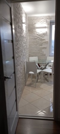 Продам двокімнатну квартиру в центрі міста (Площа Попова) - фото 1