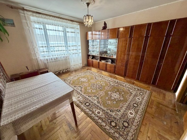 Простора 3-кімнатна квартира з індивідуальним опаленням у м. Борислав - фото 1