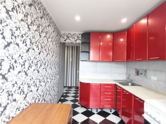 Центр. Трьох кімнатна в будинку в якому не виключають світло. Боярка