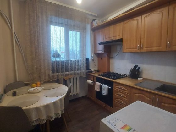 Продається двокімнатна квартира в районі Ощадбанку Васильків