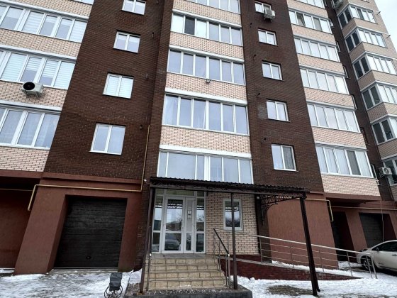 Продам   2 кімнатну простору  квартиру в новобудові. Владимир
