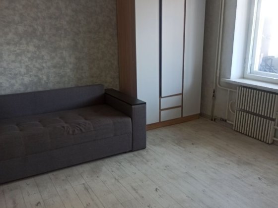 Продается однокомнатная квартира по проспекту Аношкина ( бассейн ) Каменское