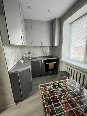 1-комнатная квартира однокомнатная с евроремонтом в центре города - фото 1