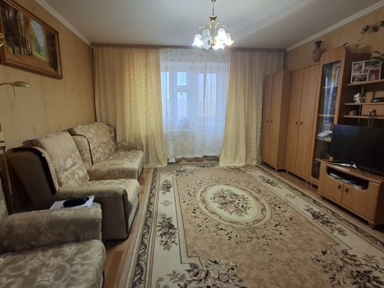 Квартира трьохкімнатна з ремонтом Київська 18