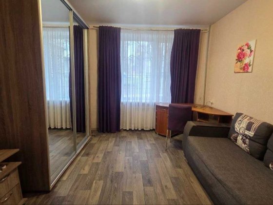 Продам 2 ком. СТАЛИНКУ в районе вокзалов, alm Каменское