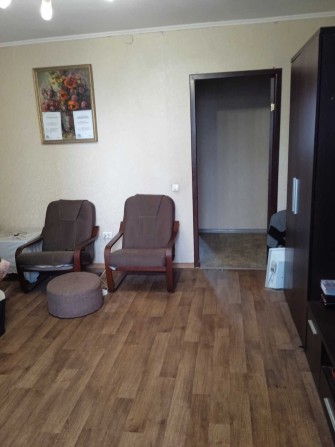 Продам 2-комнатную квартиру в центральной части города. - фото 1