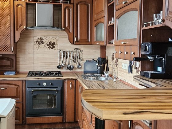 Продам 3ю квартиру на Левом берегу с  АО(газ)с ремонтом и мебелью Каменское