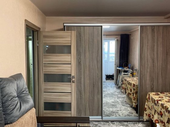 Продаж 2-кім. квартири з ремонтом та АО в районі вокзалу Каменское