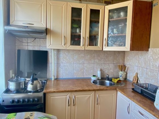 П родається 2 кімнатну квартиру в районі Черемушек. Кам'янське