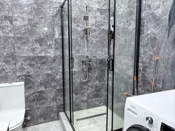 2кКвартира з новим ремонтом! Власний дворик!