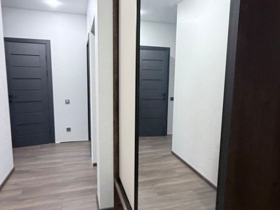 2 к квартира з ремонтом із власним двориком із газом меблями і технікою!