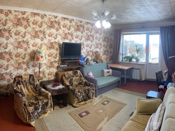 Продам 4 кімнатну  квартиру 10 /10  на 11мкрні л.б. Каменское