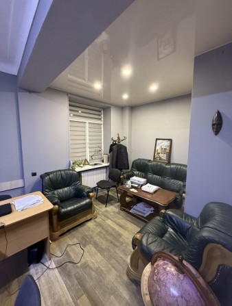 Продам 2х комнатную квартиру в центре! - фото 1