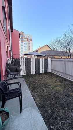 Продаж двокімнатної квартири з ремонтом і власним двориком! - фото 1