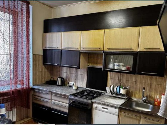 Продам 2-х сталинку на Днепрострое. Сертификат! Каменское